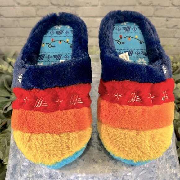 ALDI Holiday Gear Multicolor Stripe Faux Fur Slippers WMS 5/6❄️Like New - Picture 3 of 8